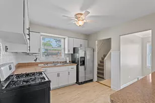 4610 W 97th Pl, Oak Lawn, IL 60453 - Photo 5
