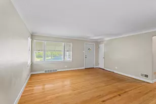 4610 W 97th Pl, Oak Lawn, IL 60453 - Photo 3