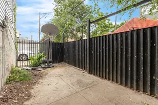 2243 S Sawyer Ave, Chicago, IL 60623 - Photo 57