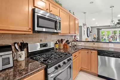 1515 Jewel Avenue, Saint Charles, IL 60174 - Photo 11