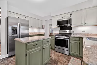 155 Southfield Drive, Vernon Hills, IL 60061 - Photo 7