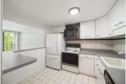 2015 S Finley Road #302, Lombard, IL 60148 - Photo 5