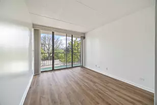 2015 S Finley Rd, Lombard, IL 60148 - Photo 7