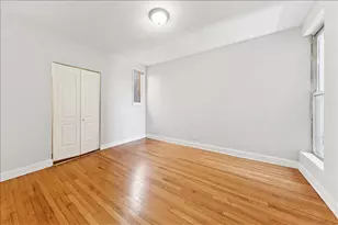 7515 S Essex Ave, Chicago, IL 60649 - Photo 9