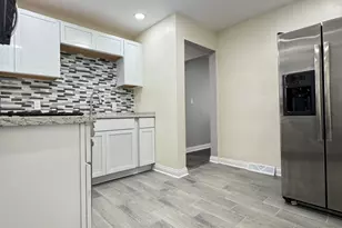 201 E 140th Pl, Dolton, IL 60419 - Photo 9