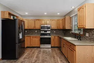 3203 Eagle Crest Rd, Bloomington, IL 61704 - Photo 9