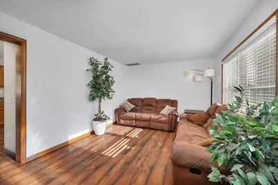209 N Pine Street, Gardner, IL 60424 - Photo 5