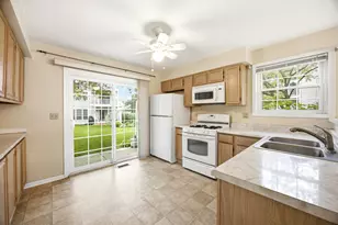 325 Stillwater Ct, Wauconda, IL 60084 - Photo 5