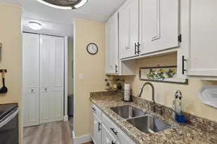 18 E Old Willow Rd, Prospect Heights, IL 60070 - Photo 7