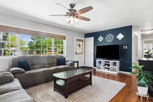 805 E Ironwood Dr, Mount Prospect, IL 60056 - Photo 3