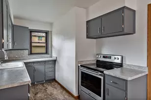 320 E Marshall St, Belvidere, IL 61008 - Photo 11