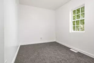 305 Parkway Ct, Gridley, IL 61744 - Photo 11