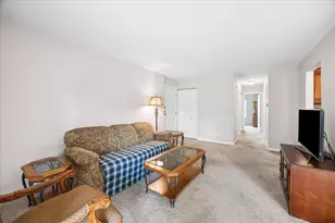 349 Newgate Ct, Schaumburg, IL 60193 - Photo 5