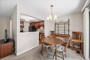 349 Newgate Ct, Schaumburg, IL 60193 - Photo 7