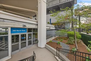 300 N State St, Chicago, IL 60654 - Photo 35