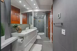 300 N State St, Chicago, IL 60654 - Photo 25