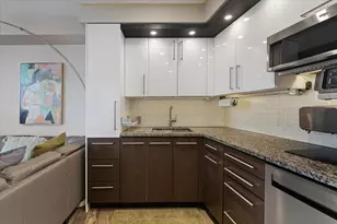 300 N State St, Chicago, IL 60654 - Photo 11