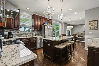 2070 Holt Lane, South Elgin, IL 60177 - Photo 7