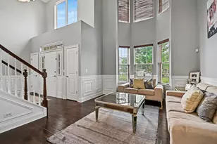 2070 Holt Ln, South Elgin, IL 60177 - Photo 3