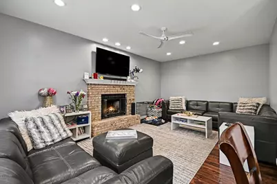 2070 Holt Lane, South Elgin, IL 60177 - Photo 9