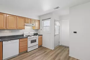 34306 N Birch Ln, Gurnee, IL 60031 - Photo 5