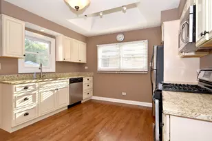 171 E Hale St, Elmhurst, IL 60126 - Photo 3