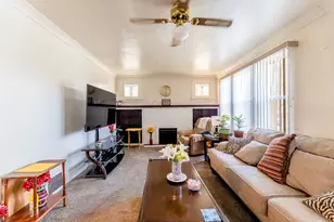 8129 S Cornell Ave, Chicago, IL 60617 - Photo 7
