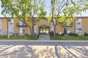 8828 N Leslie Ln, Des Plaines, IL 60016 - Photo 1