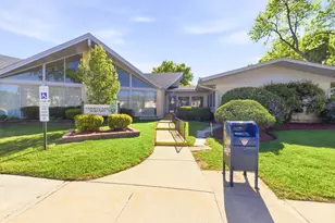8828 N Leslie Ln, Des Plaines, IL 60016 - Photo 25