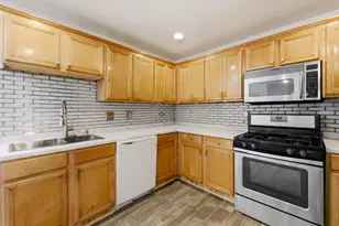 8828 N Leslie Ln, Des Plaines, IL 60016 - Photo 15
