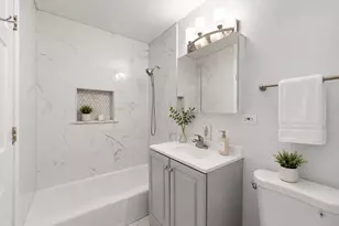 8828 N Leslie Ln, Des Plaines, IL 60016 - Photo 11