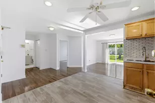 8828 N Leslie Ln, Des Plaines, IL 60016 - Photo 9