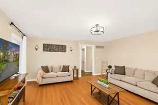 38W643 Bittersweet Ln, Elgin, IL 60124 - Photo 17