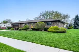 496 Sheridan Ln, Schaumburg, IL 60193 - Photo 3