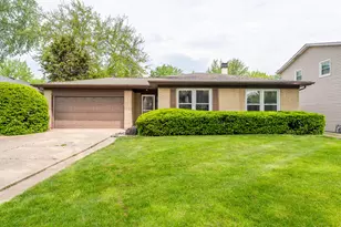 1722 W Pheasant Trail, Mount Prospect, IL 60056 - Photo 1