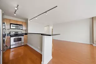 655 W Irving Park Rd, Chicago, IL 60613 - Photo 7