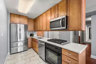 9655 Woods Dr, Skokie, IL 60077 - Photo 7