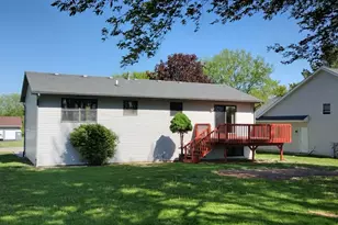 154 Columbia St NW, Poplar Grove, IL 61065 - Photo 5