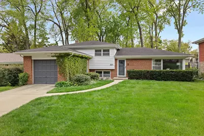 221 W Sheridan Place, Lake Bluff, IL 60044 - Photo 1