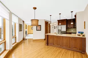 15 Manchester Ln, Elmhurst, IL 60126 - Photo 7