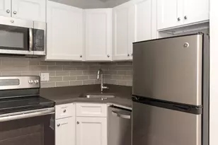 817 W Lakeside Pl, Chicago, IL 60640 - Photo 3