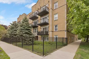 7050 N Damen Ave, Chicago, IL 60645 - Photo 1