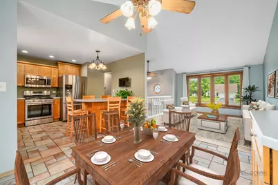 829 Colony Court, Lindenhurst, IL 60046 - Photo 7