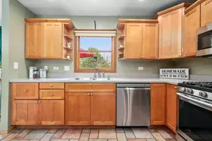 829 Colony Ct, Lindenhurst, IL 60046 - Photo 5
