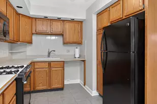 9042 Fairlane Dr, Bridgeview, IL 60455 - Photo 7