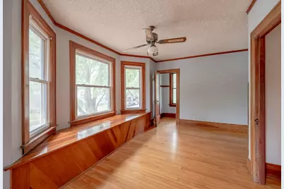 630 Forest Avenue, Elgin, IL 60120 - Photo 11