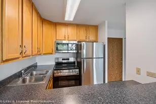 5950 Oakwood Dr, Lisle, IL 60532 - Photo 9