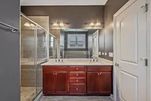 5691 W Higgins Ave, Chicago, IL 60630 - Photo 9