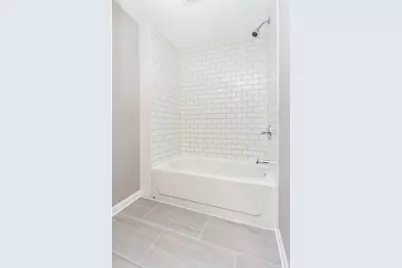 4821 W Cornelia Avenue, Chicago, IL 60641 - Photo 11