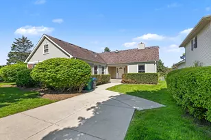 8 Greenvale Road SE, Vernon Hills, IL 60061 - Photo 1